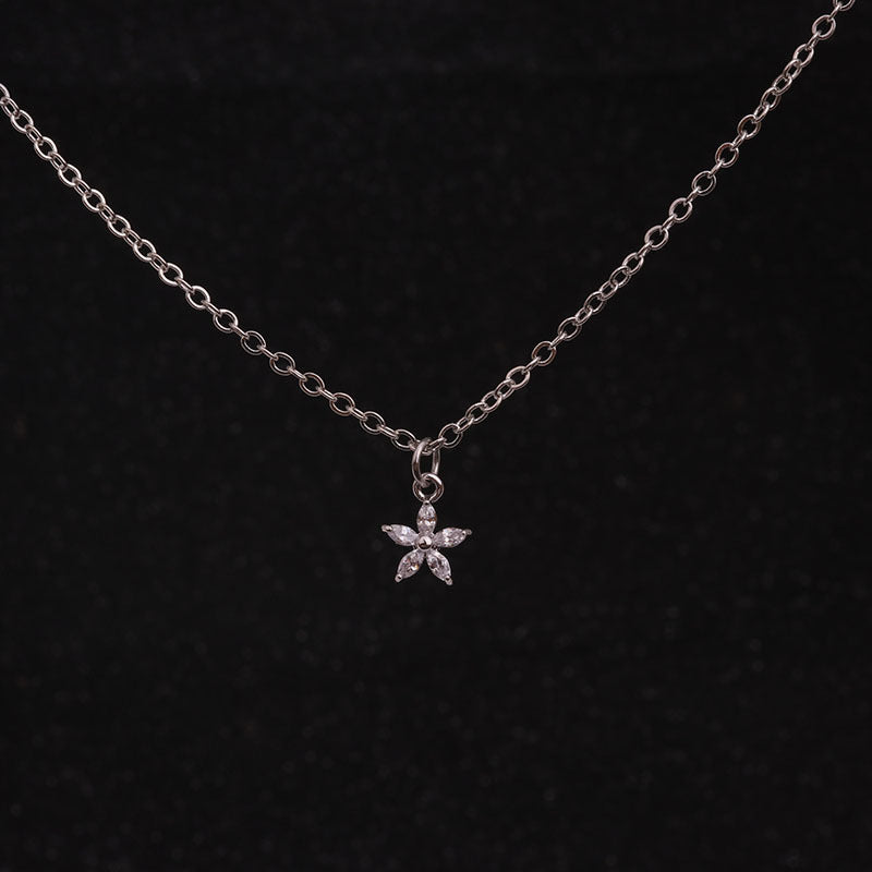 Zircon Collarbone Chain Flower Pendant Necklace