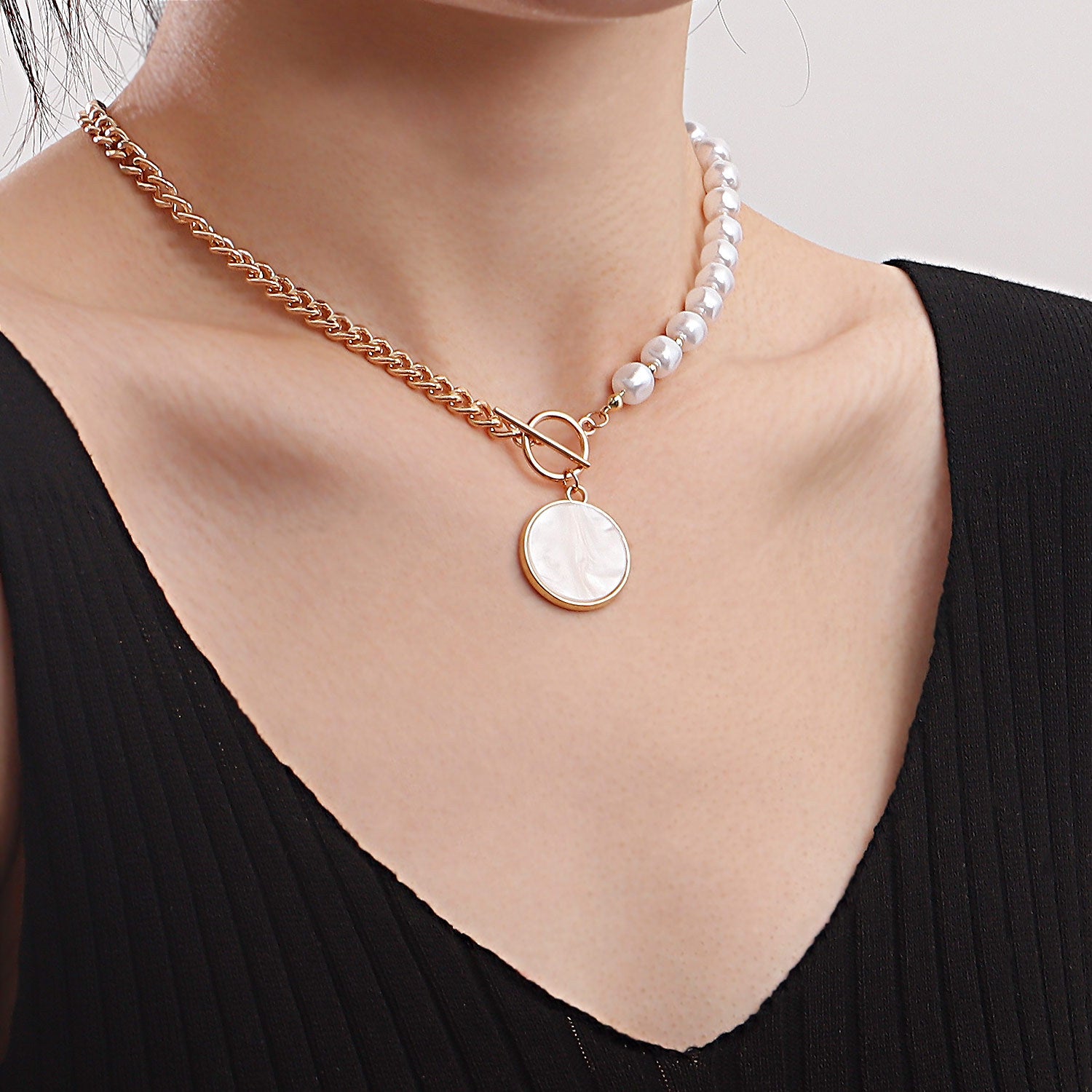 Stitching Chain Imitation Fritillary Pendant Necklace For Women